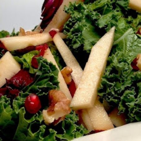 A Kale, Pomegranate & Pear Salad (It's A Healthy Powerhouse!)