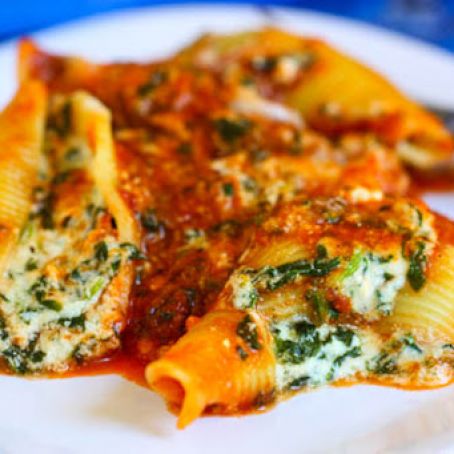 Cheesy Spinach Stuffed Shells