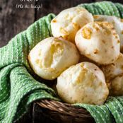AUTHENTIC BRAZILIAN CHEESE BREAD (PÃO DE QUEIJO)