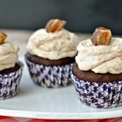 Chocolate Cupcakes {Butterfinger Frosting}