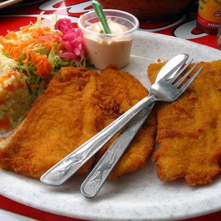 LOMITO EMPANIZADO CON NUEZ DE LA INDIA Y PURE