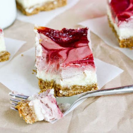 RASPBERRY SWIRL CHEESCAKE