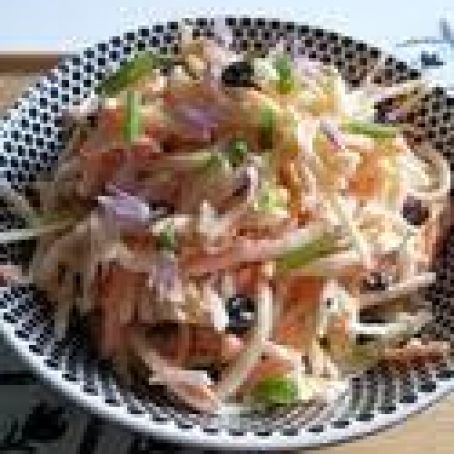 COLESLAW, KOHLRABI AND APPLE
