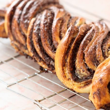 BRAIDED NUTELLA BREAD