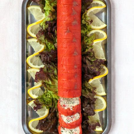 Roulade de Saumon aux Crabes des Neiges (Smoked Salmon Stuffed with Cottage Cheese and Crab)