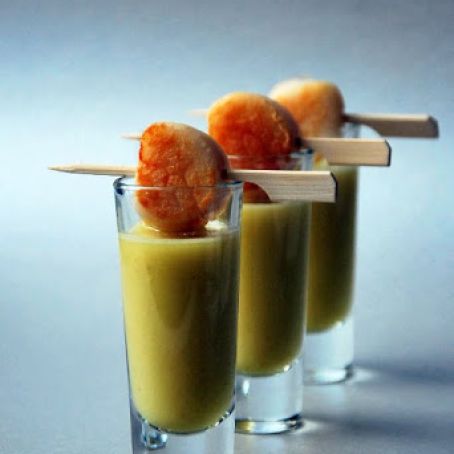 Chupito de crema de pera al jengibre con vieira