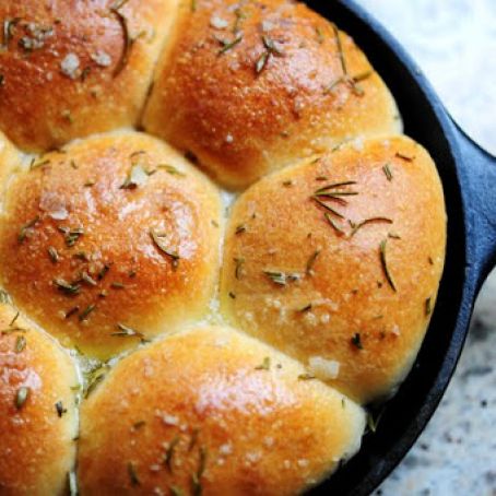 Rosemary Dinner Rolls