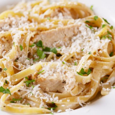Paisan's Fettuccine Alfredo with Chicken 