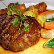 Filet Mignon with Mushrooms and Sauce Pinot Noir