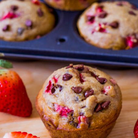 Skinny Strawberry Chocolate Chip Muffins