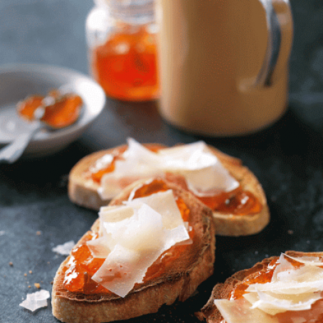 Toast with Manchego Cheese and Spicy Jam