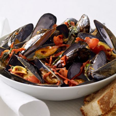 Appetizers (Mussels with Tomatoes & Salami)