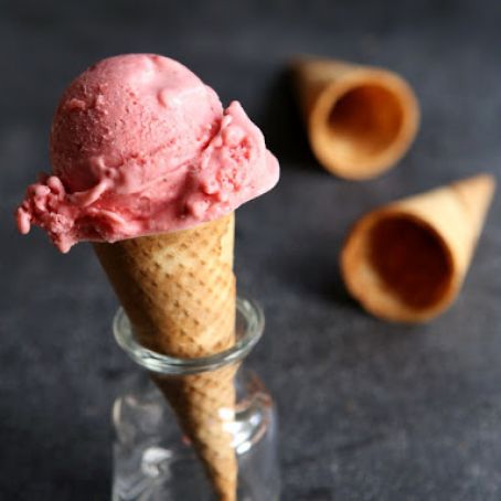 Roasted Strawberry Vanilla Bean Frozen Yogurt