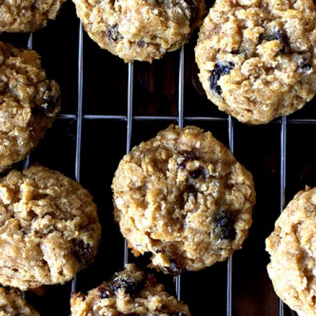 Thick, Chewy Oatmeal Raisin Cookies