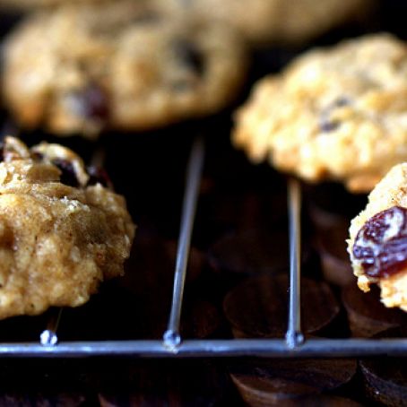 Thick, Chewy Oatmeal Raisin Cookies