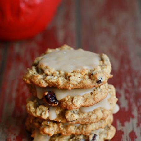 Maple Oatmeal Raisin Cookies