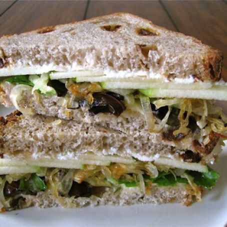 Goat Cheese, Brie, and Caramelized Onion Sandwich with Apples