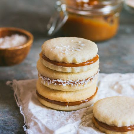 Alfajores (Dulce de Leche Sandwich Cookies)