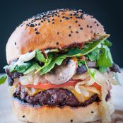 BEEF BURGER WITH A HOMEMADE BRIOCHE