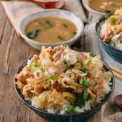 Oyakodon (Japanese Chicken & Egg Rice Bowls)