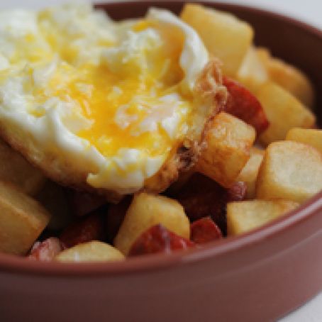Huevos Estrellados con Chorizo (Fried Eggs With Chorizo)