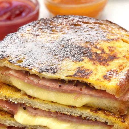HONEY BAKED HAM AND GRUYERE FRENCH TOAST