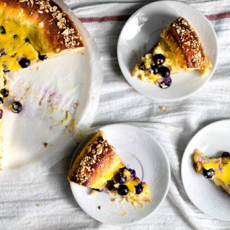 Gateau a la Sour Cream + Blueberry Custard