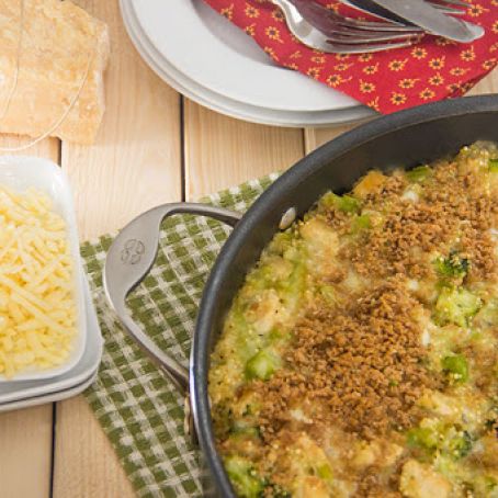 Easy Quinoa Cheddar Bake with Chicken and Broccoli