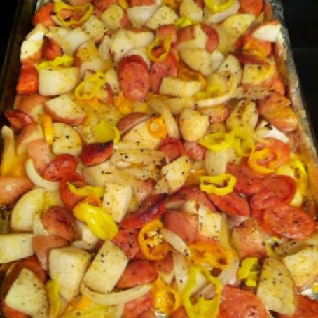 Oven-roasted sausages, potatoes and peppers