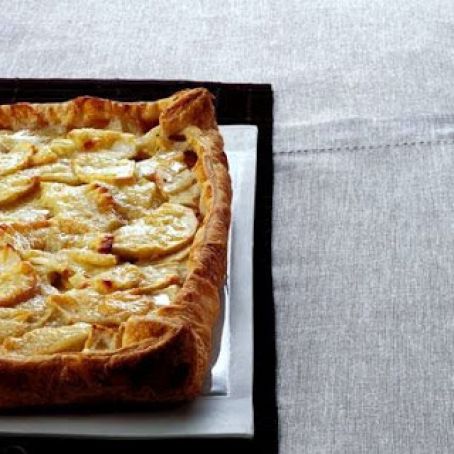 APPLES & CHEDDAR IN PUFF PASTRY