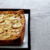 APPLES & CHEDDAR IN PUFF PASTRY