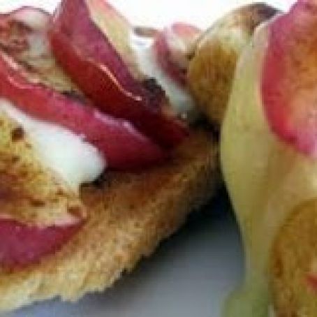 Roasted Apple and Brie Bruschetta