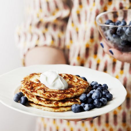 LCHF Pancakes with Berries and Whipped Cream - Diet Doctor