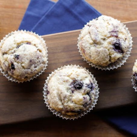 How To Bake Big Beautiful Bakery-Style Muffins {With Your Fave Recipe}