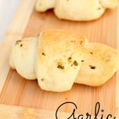 Garlic Dinner Rolls