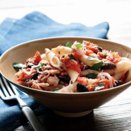 Penne with tuna, plum tomatoes and Black Olives