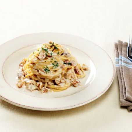 ESPAGUETIS CON SALSA DE CREMA Y NUEZ