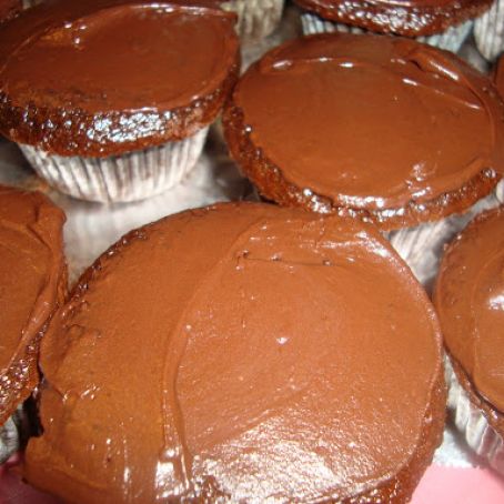 SARAH'S MOIST CHOCOLATE CUPCAKES