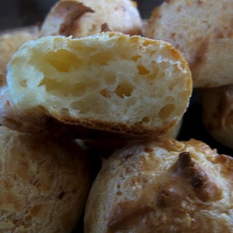 Pão de Queijo (Brazilian Cheese Bread)