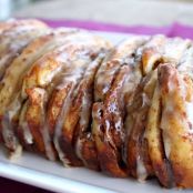 Cinnamon Roll Pull Apart Bread