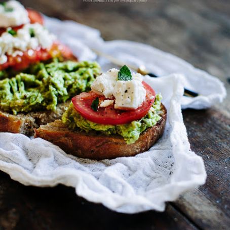Avocado Toast with Goat Cheese & Tomato