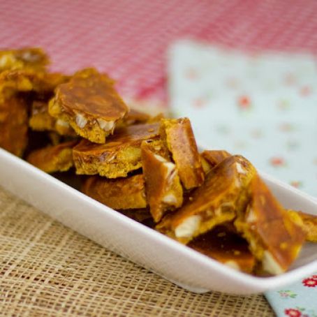 Low Carb Macadamia-Coconut Brittle
