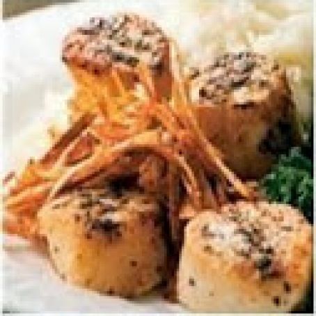 Pan seared scallops with roasted pepper sauce