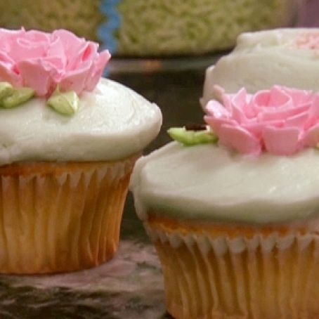 Old-Fashioned Cupcakes with Buttercream Icing