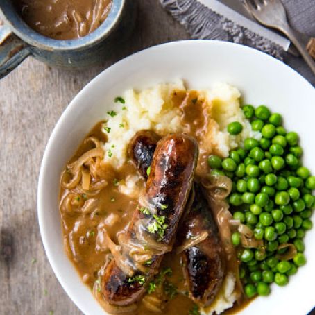 BANGERS AND MASH (SAUSAGE WITH ONION GRAVY)