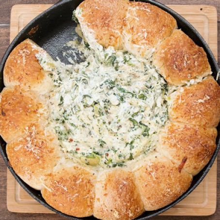 Cheesy Spinach And Artichoke bread ring dip