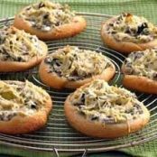 Creamy Spinach-Artichoke Mini Pizzas