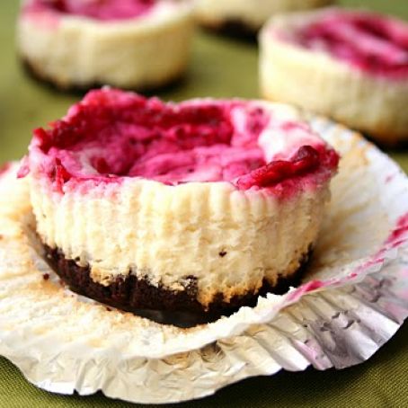 cake - Cranberry Swirl Cheesecakes with Chocolate Crust
