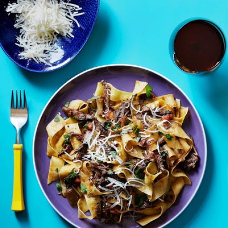 Ragù of Short Ribs With Fettuccini & Pecorino Romano
