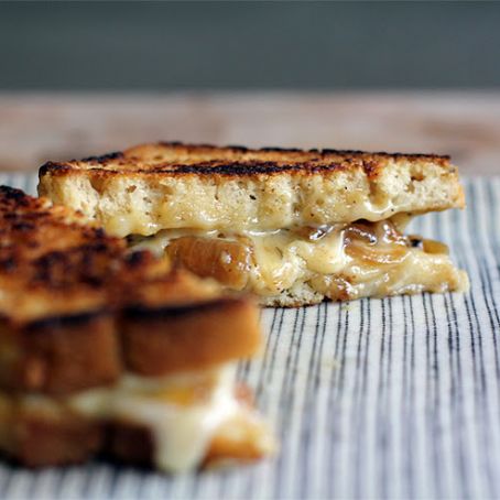 GRILLED BEER AND CHEESE SANDWICH